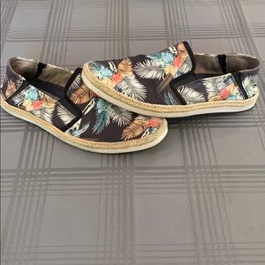 Floral Canvas Clark’s